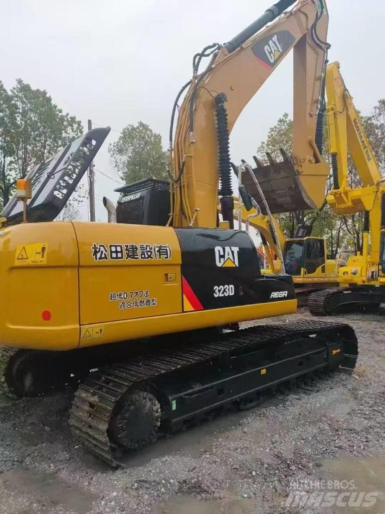 CAT 323D2 Bageri guseničari
