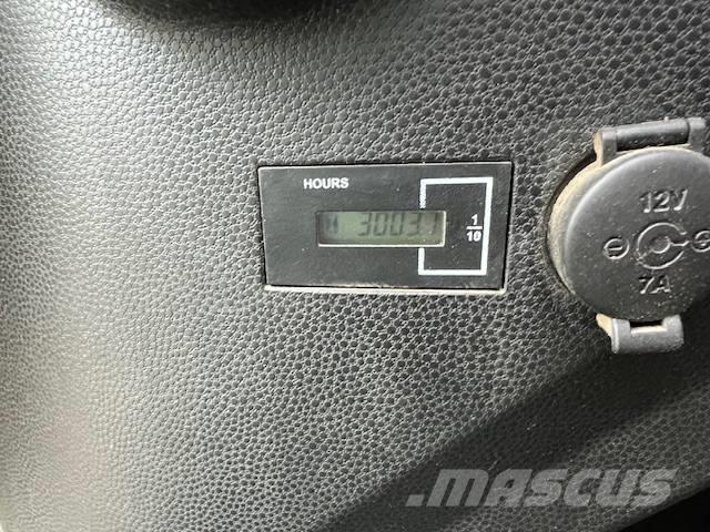Bobcat E 57 W Bageri točkaši