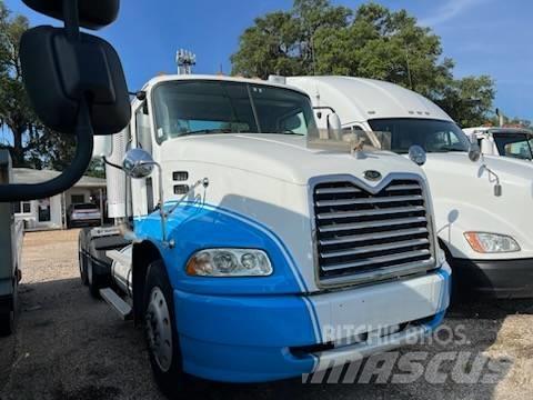 Mack CXN613 Tegljači