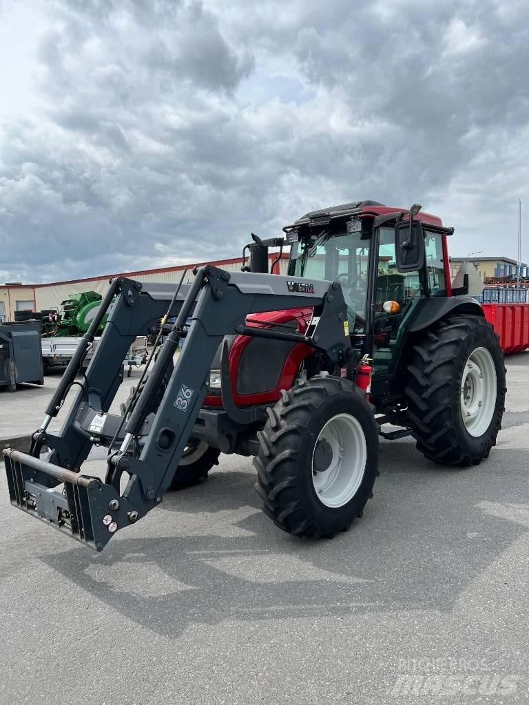 Valtra A 83 Traktori