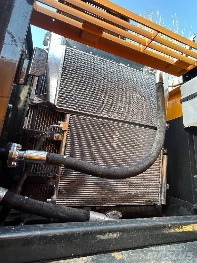 Hyundai 220LC-9S Bageri guseničari