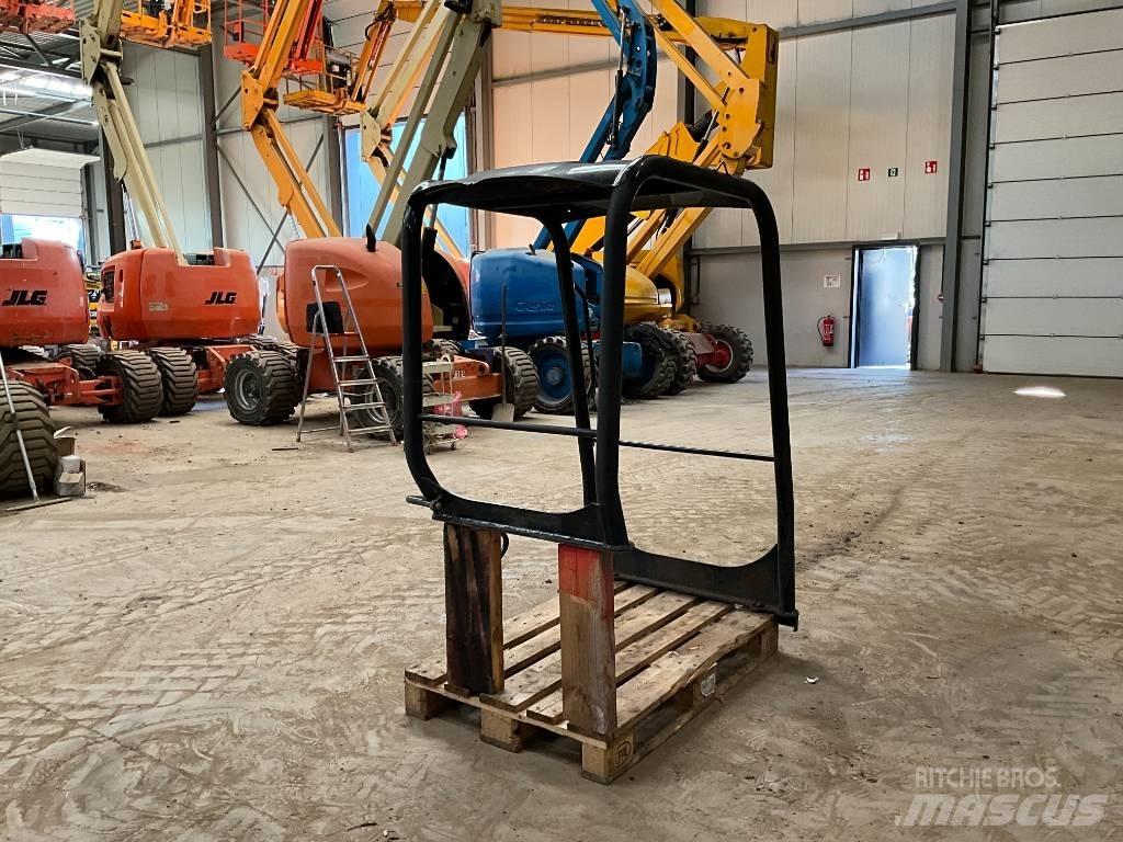 Kubota U 27-4 Kabine i unutrašnjost