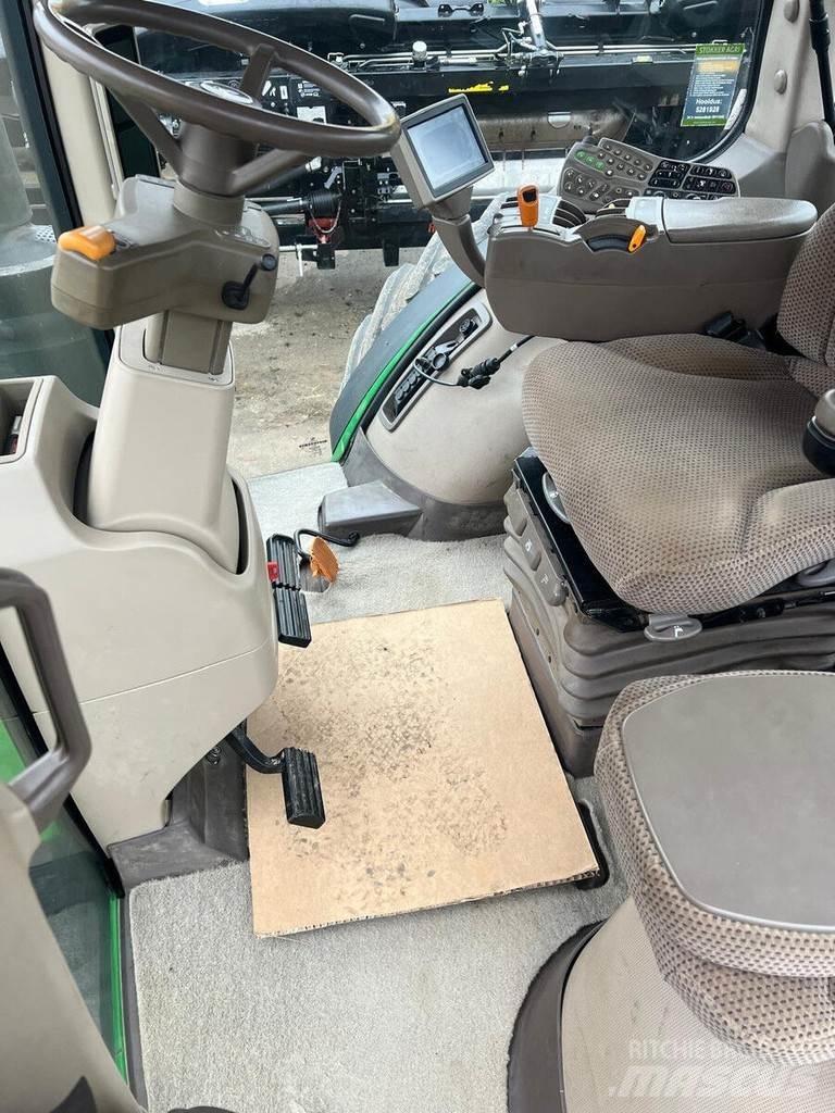 John Deere 8260R Traktori