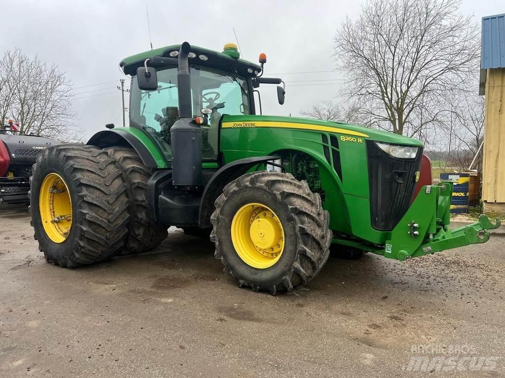 John Deere 8260R Traktori