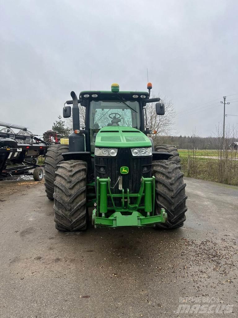 John Deere 8260R Traktori