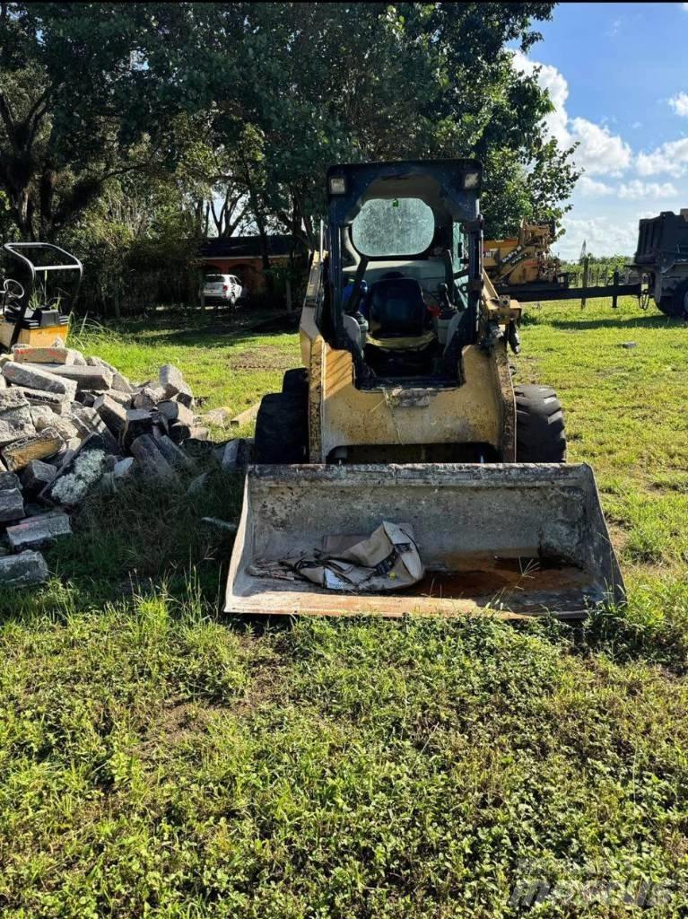 CAT 248C Skid steer mini utovarivači