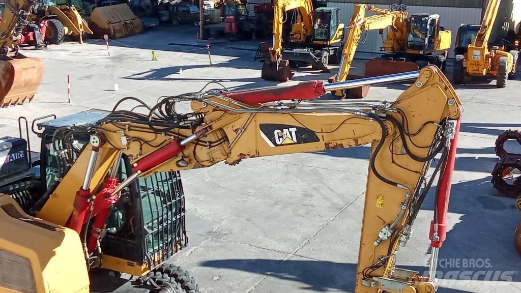 CAT M318F Bageri točkaši