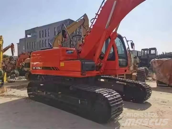 Doosan DX225LC Bageri guseničari