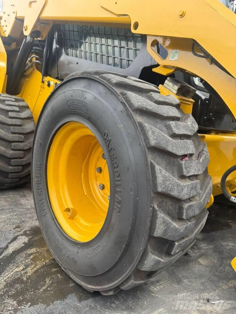 CAT 272D3 Skid steer mini utovarivači