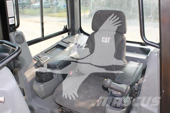 CAT D5K2 LGP Buldožeri guseničari