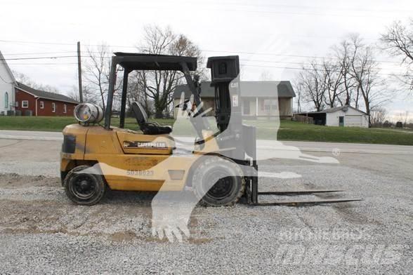 CAT GP40 Dizelski viljuškari