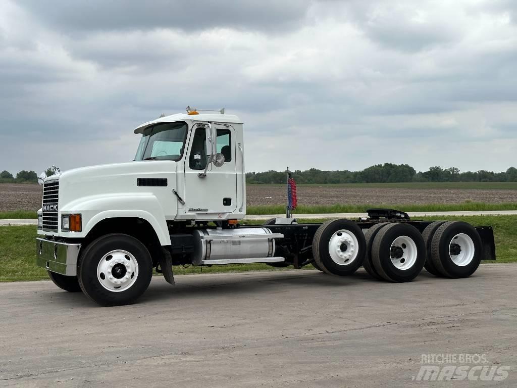 Mack CHN 613 Tegljači