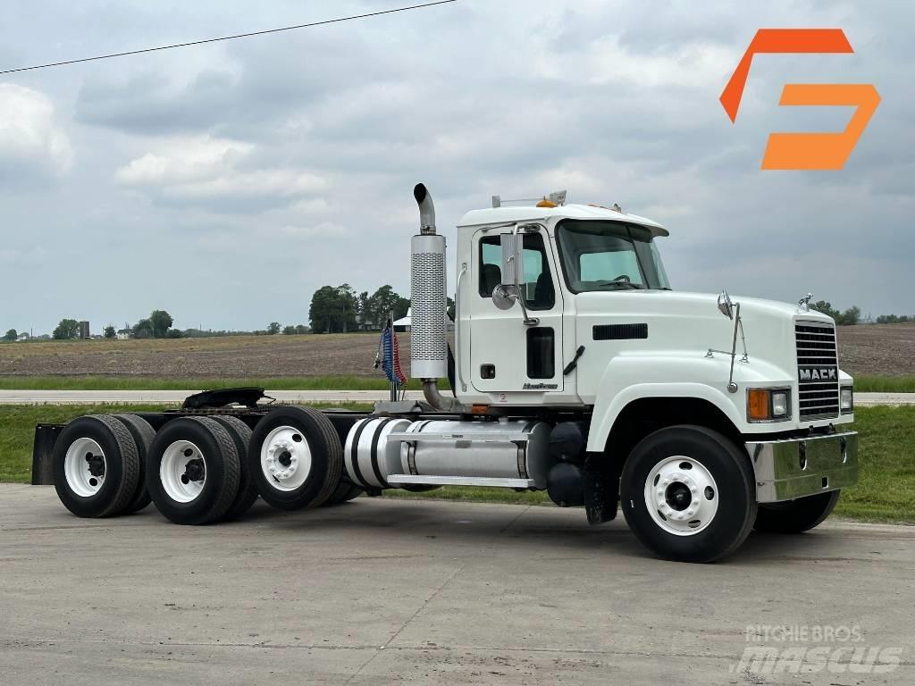 Mack CHN 613 Tegljači