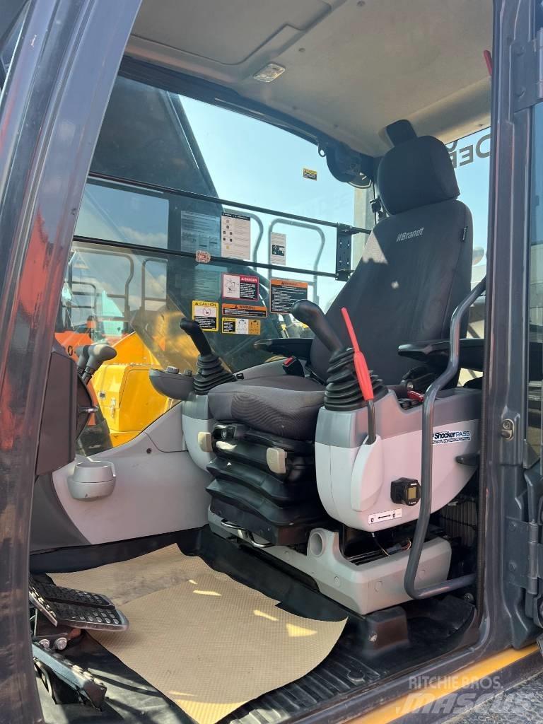 John Deere 300 Bageri guseničari