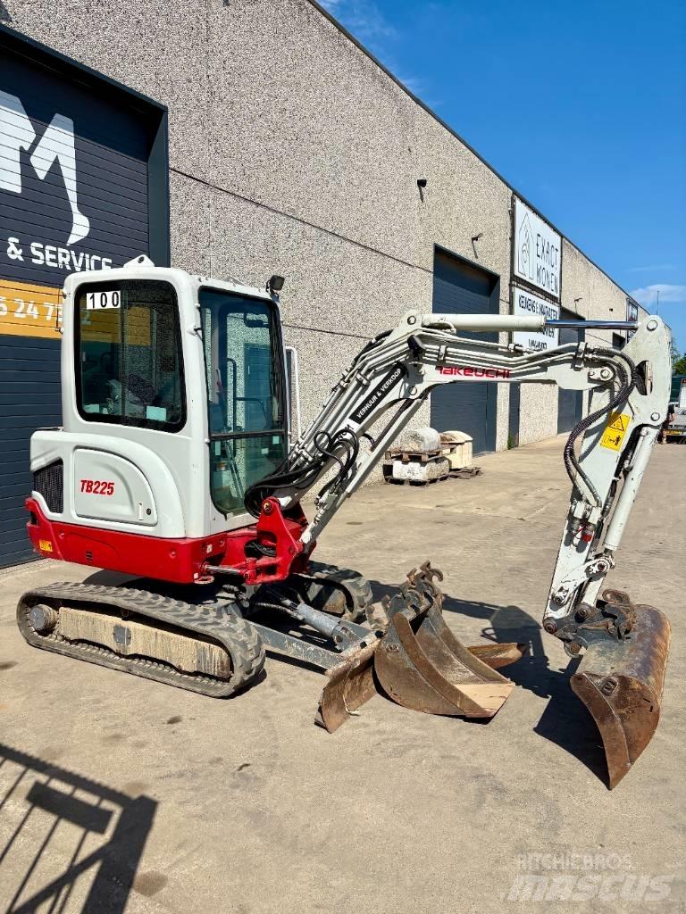 Takeuchi TB 225 Mini bageri < 7t