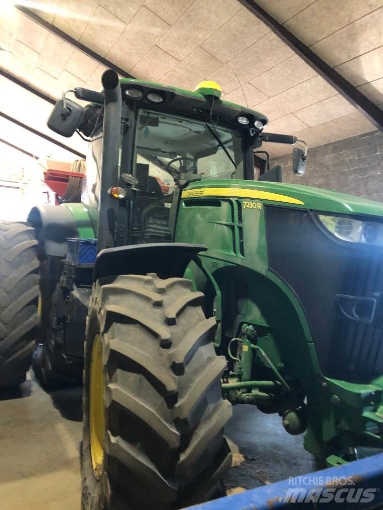 John Deere 7230 R Traktori