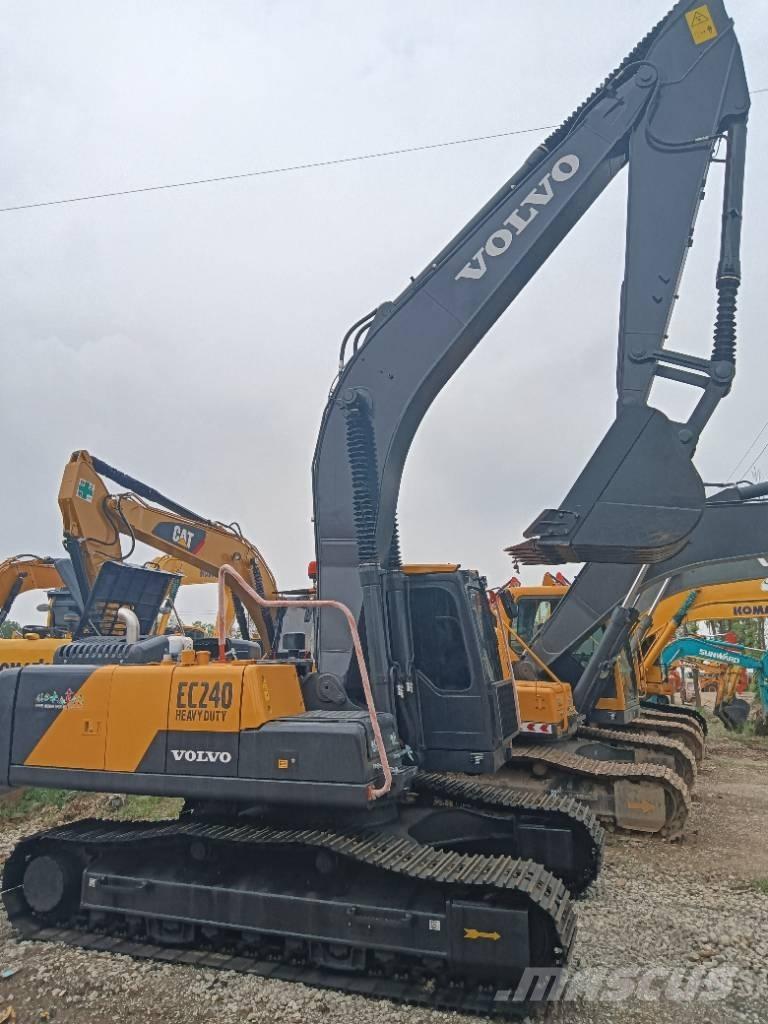 Volvo EC 240 Bageri guseničari