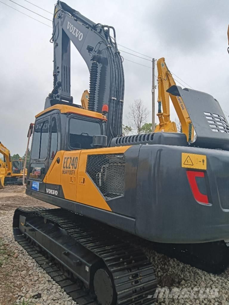 Volvo EC 240 Bageri guseničari