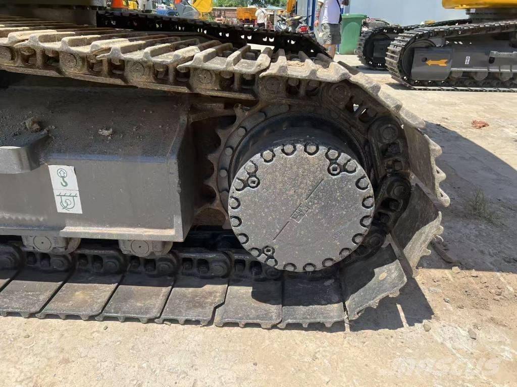 Komatsu 220 Bageri guseničari