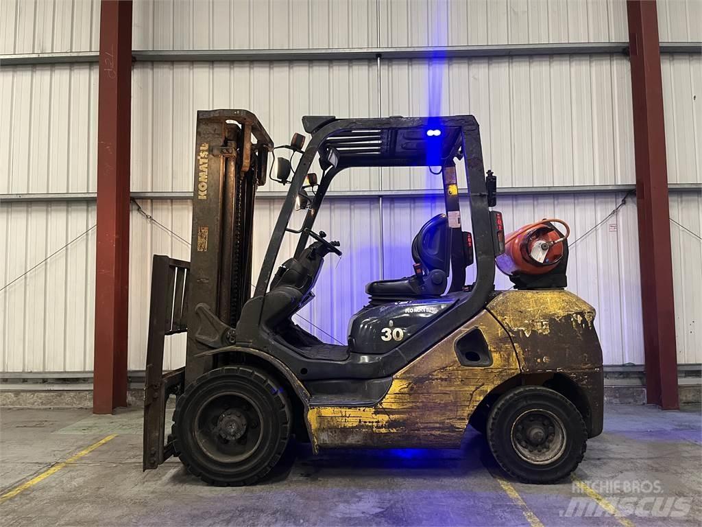 Komatsu FG30T-17 Plinski viljuškari
