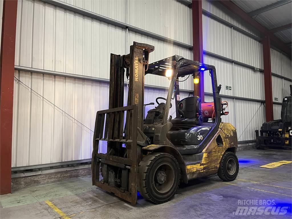 Komatsu FG30T-17 Plinski viljuškari