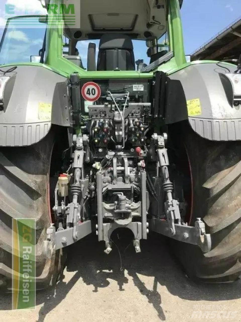 Fendt 828 vario s4 Traktori