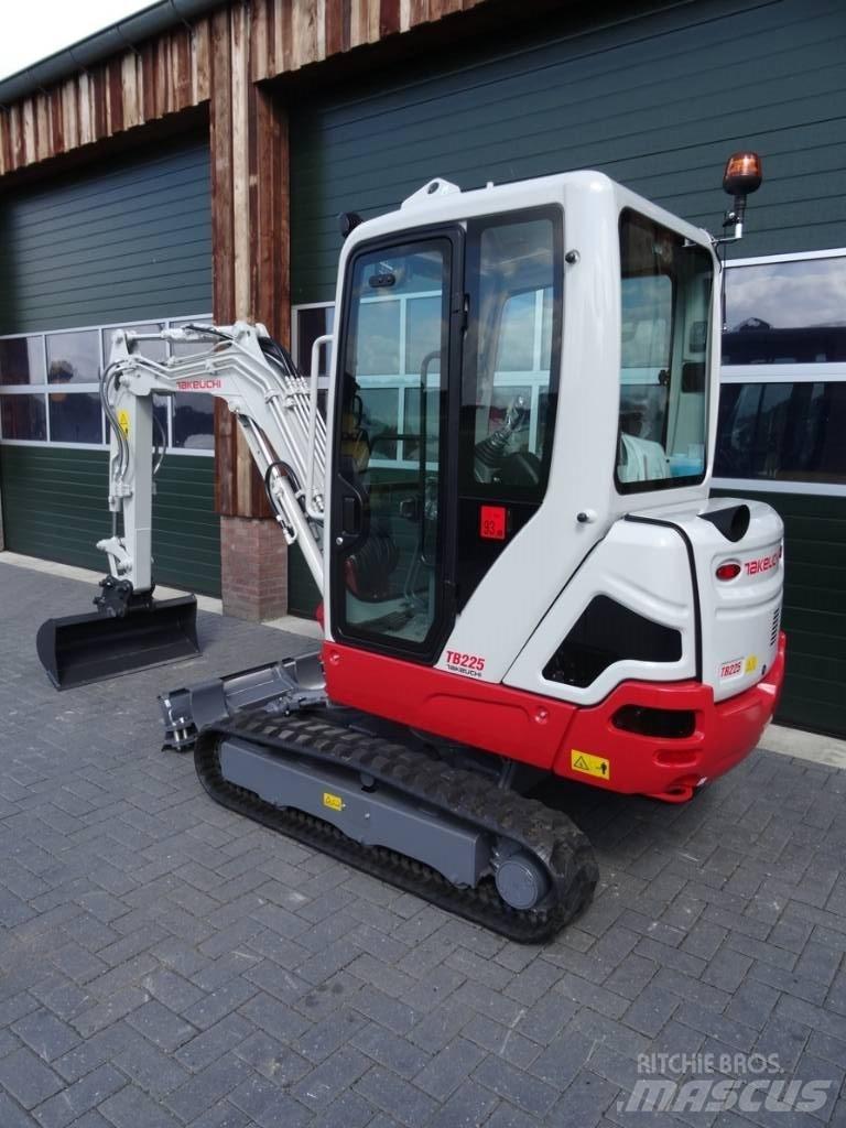 Takeuchi TB 225 Mini bageri < 7t