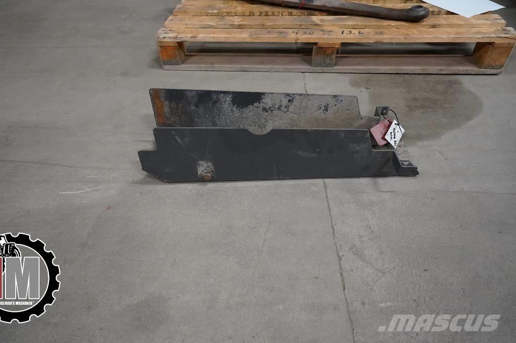 Valtra A 83 HT Skydd Šasija i vešenje