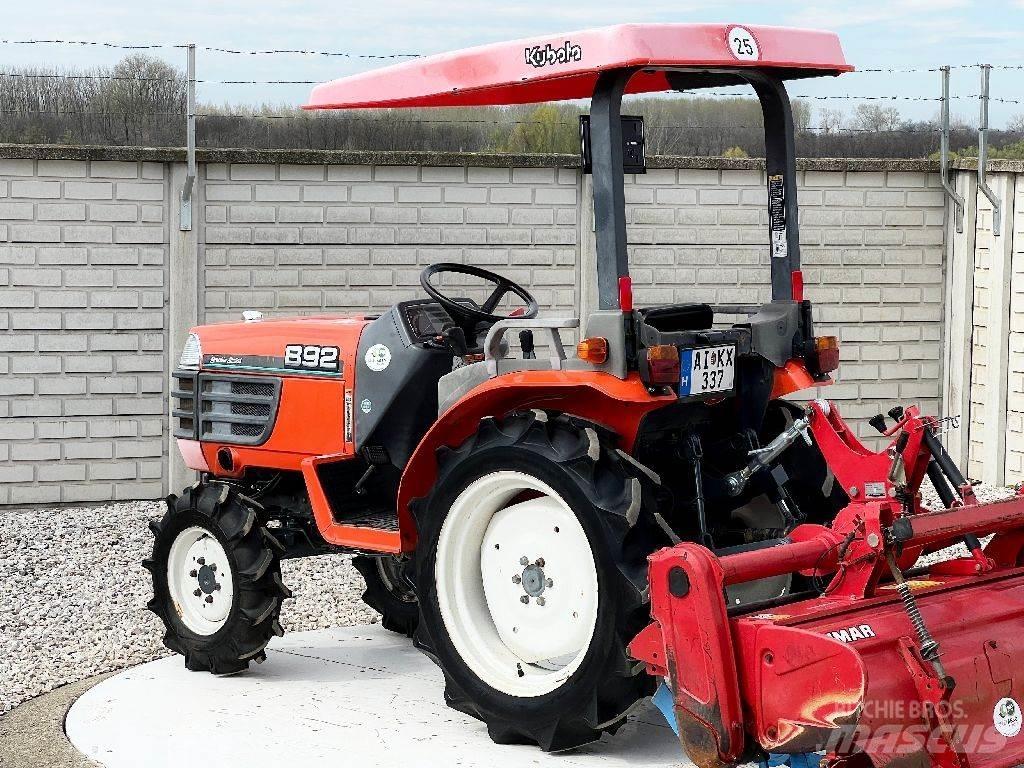 Kubota B92 Traktori