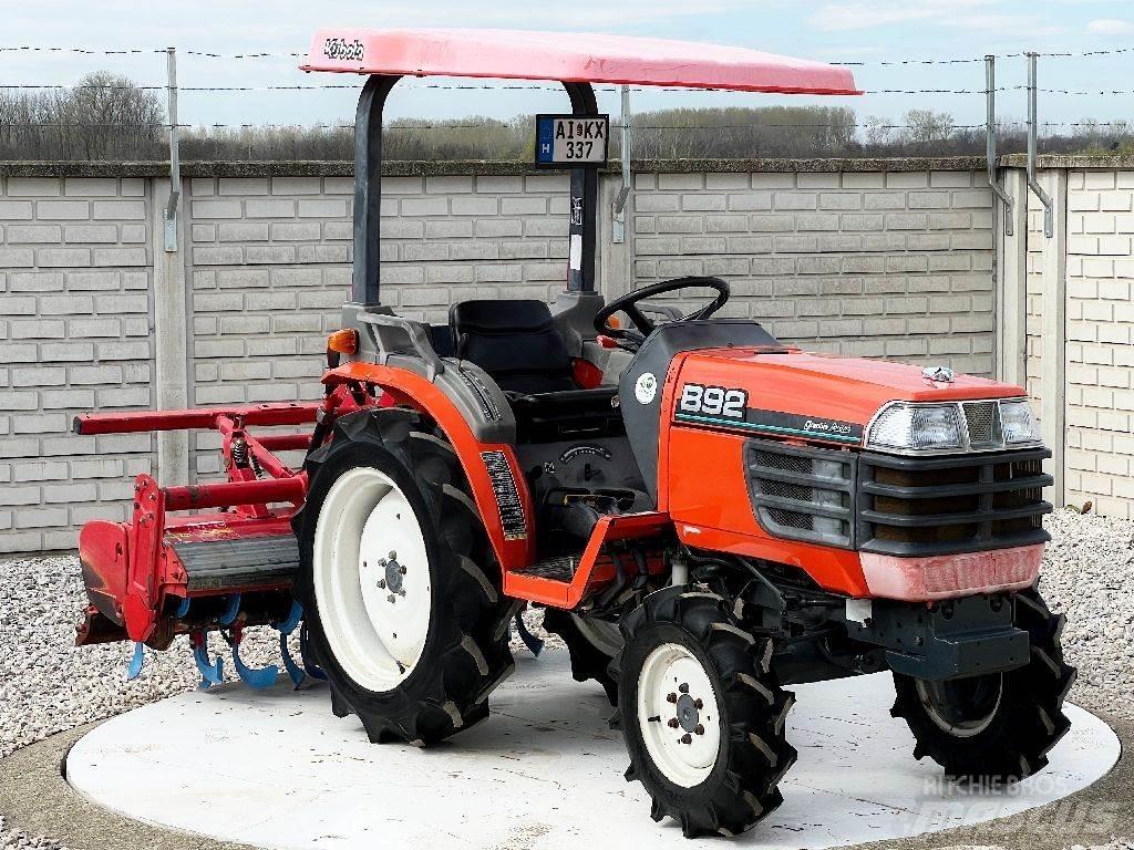 Kubota B92 Traktori