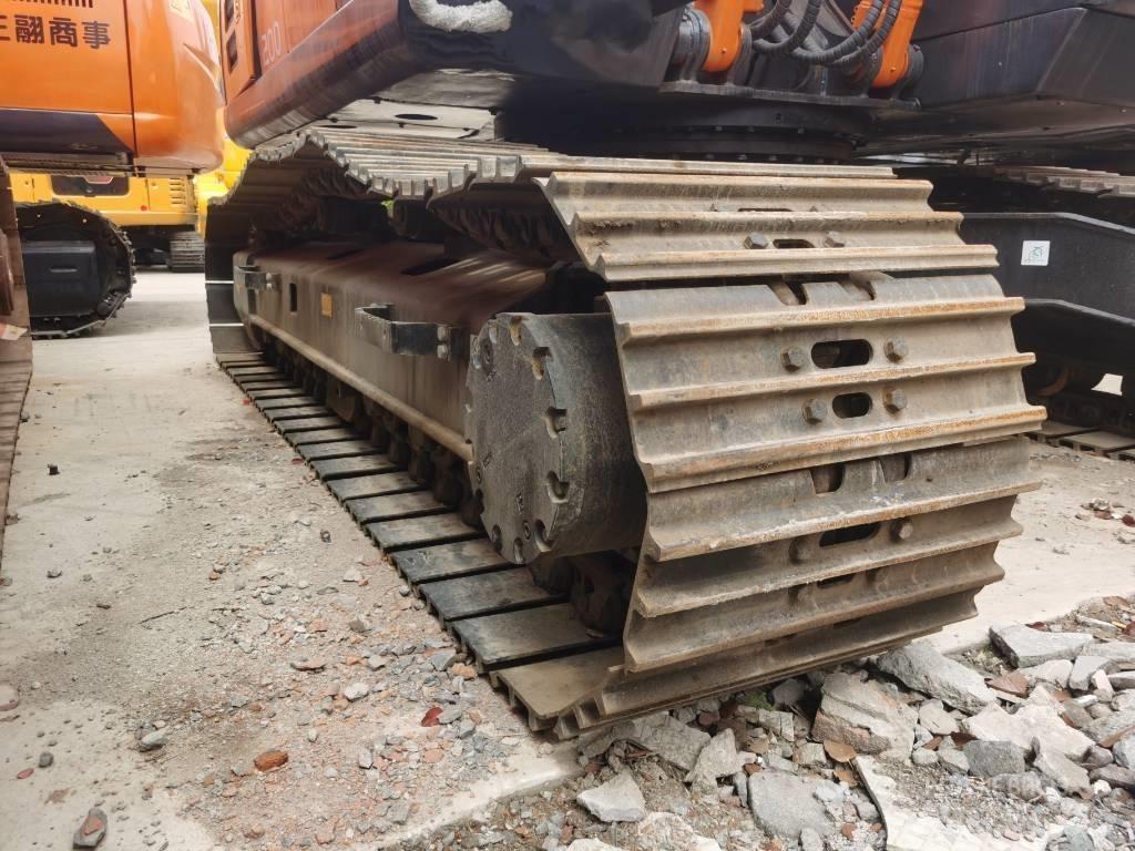 Hitachi zx200 Bageri guseničari
