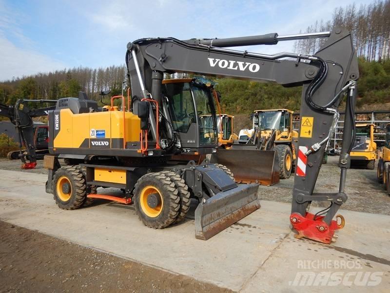 Volvo EW 220 E Bageri točkaši