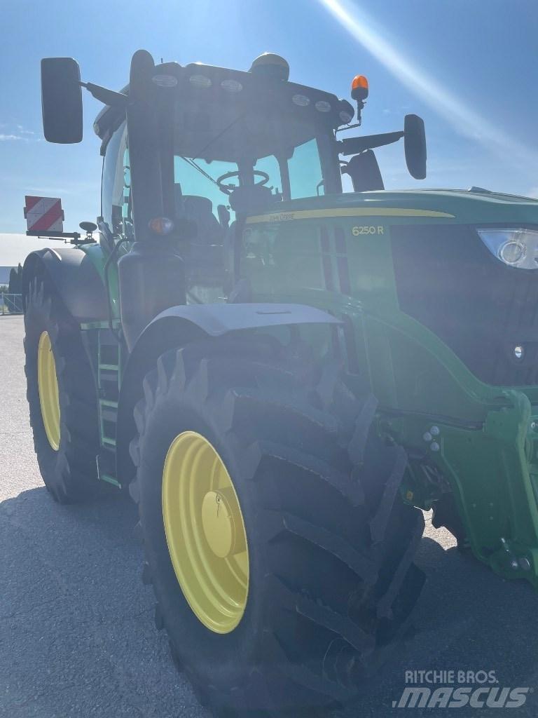 John Deere 6250 R Traktori
