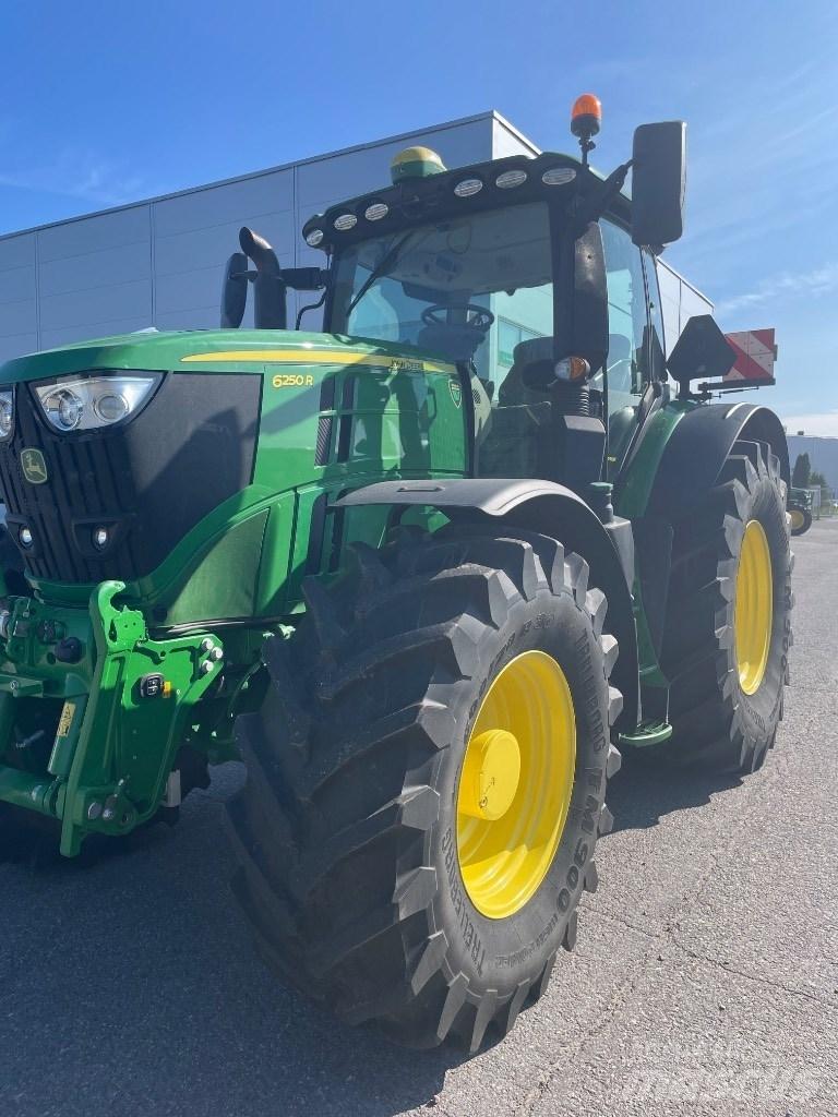 John Deere 6250 R Traktori