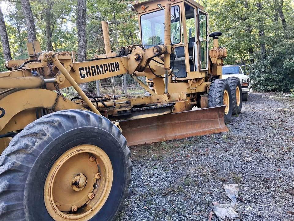 Champion 715 Grejderi