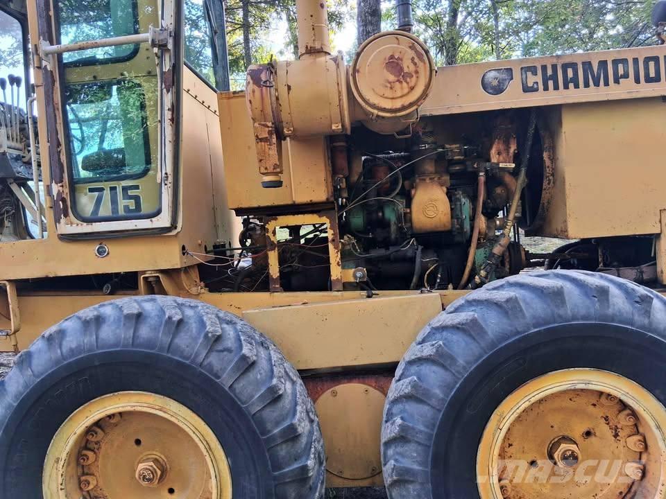 Champion 715 Grejderi