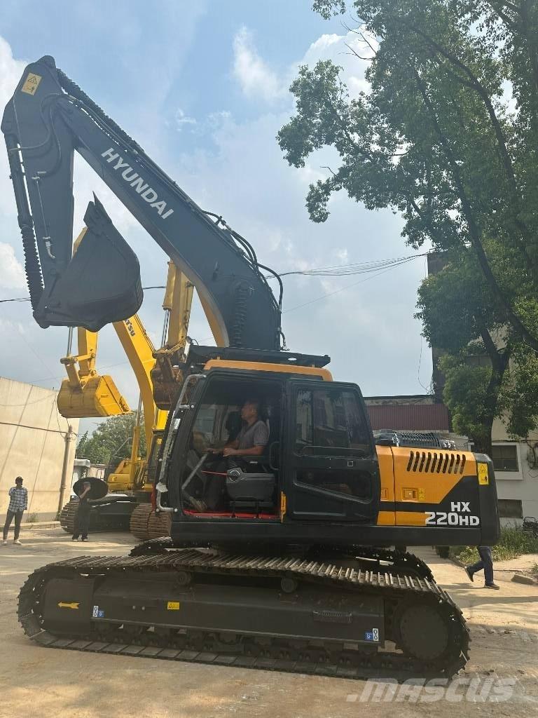 Hyundai HX220HD Midi bageri 7t – 12t