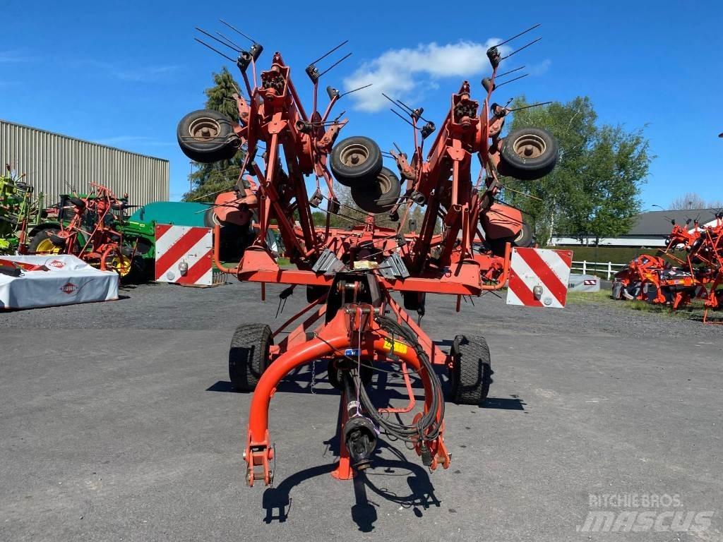 Kuhn GF8702T Okretači i sakupljači sena