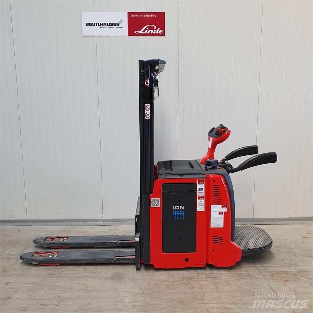 Linde D12AP Ručni električni viljuškar