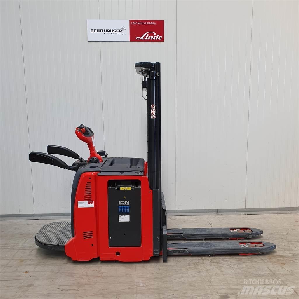 Linde D12AP Ručni električni viljuškar