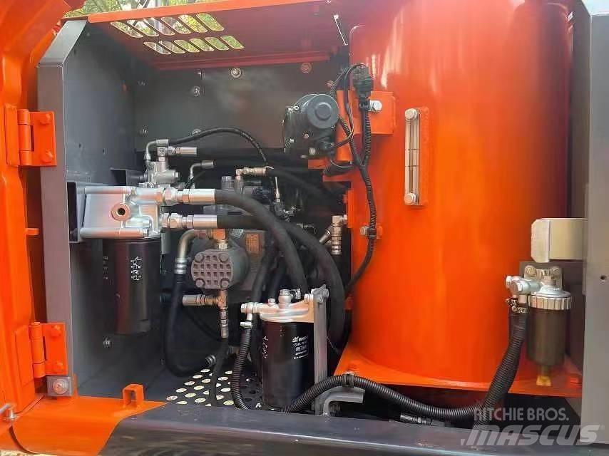 Hitachi ZX120 Bageri guseničari