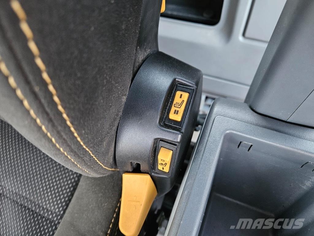 CAT 323 Bageri guseničari