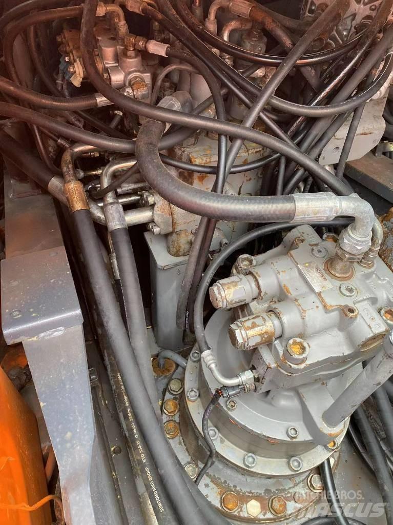 Hitachi ZX 210 Bageri guseničari