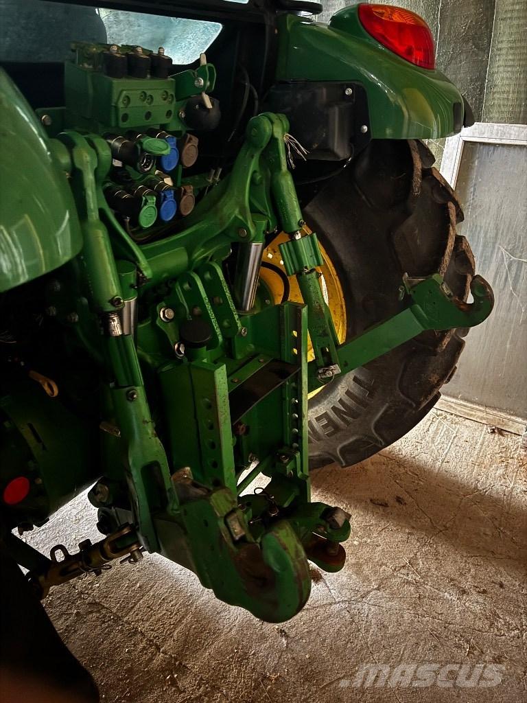 John Deere 5100 M Traktori