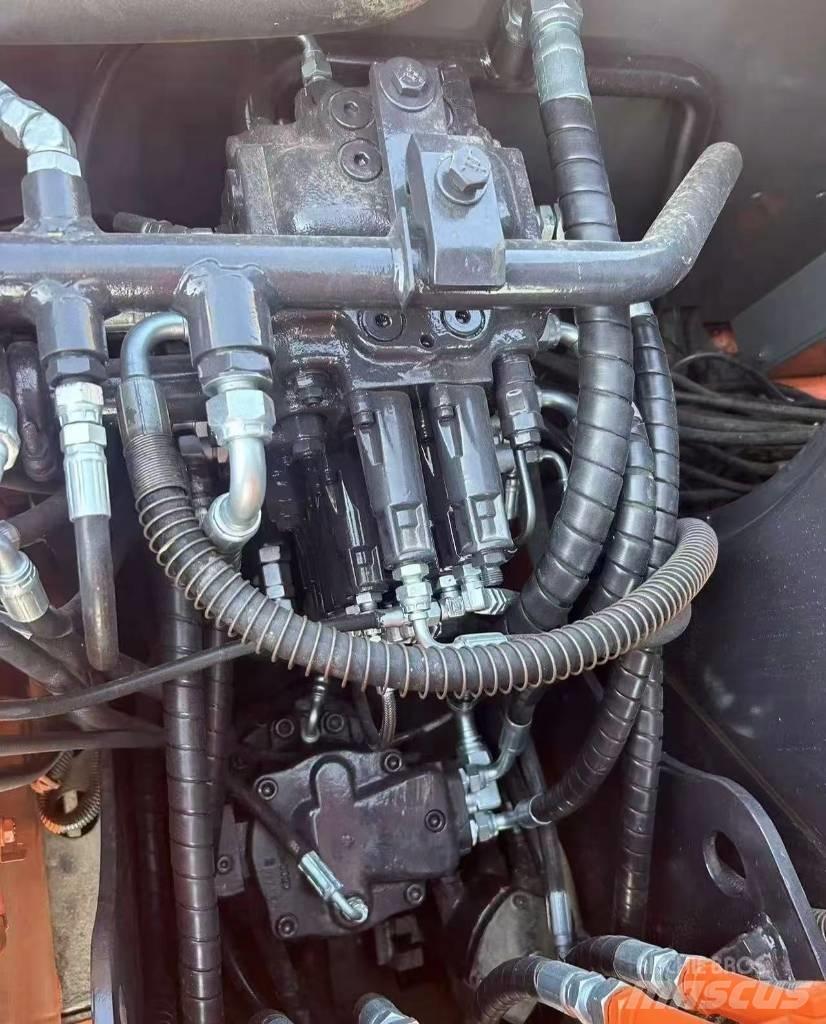 Hitachi 70 Bageri guseničari