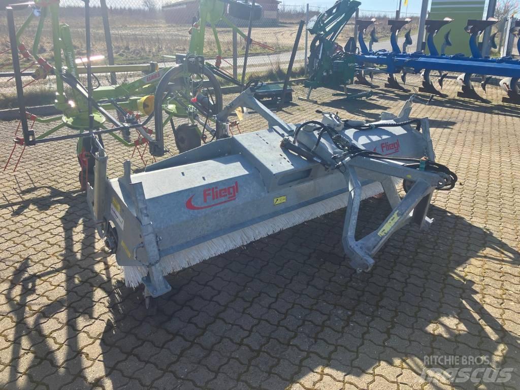 Fliegl Kost 2,8 m. Ostala dodatna oprema za traktore