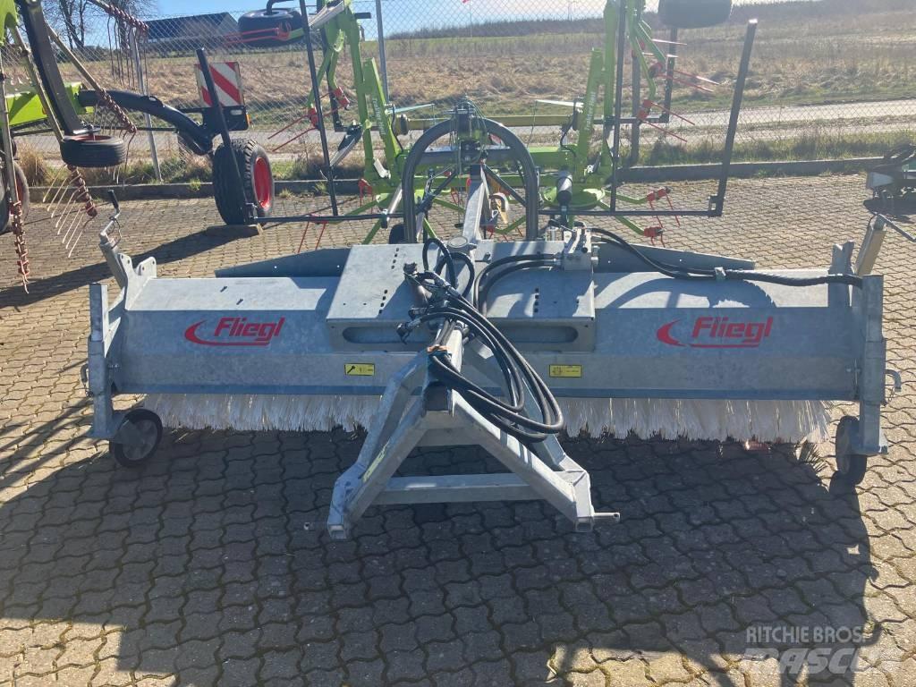 Fliegl Kost 2,8 m. Ostala dodatna oprema za traktore
