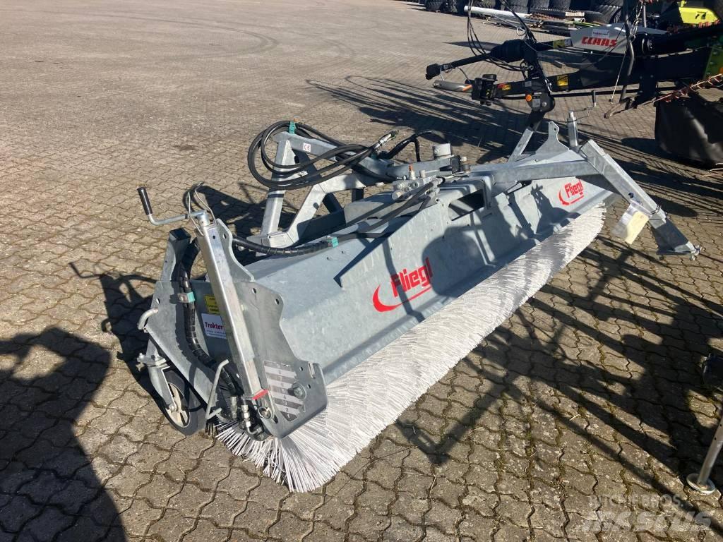 Fliegl Kost 2,8 m. Ostala dodatna oprema za traktore
