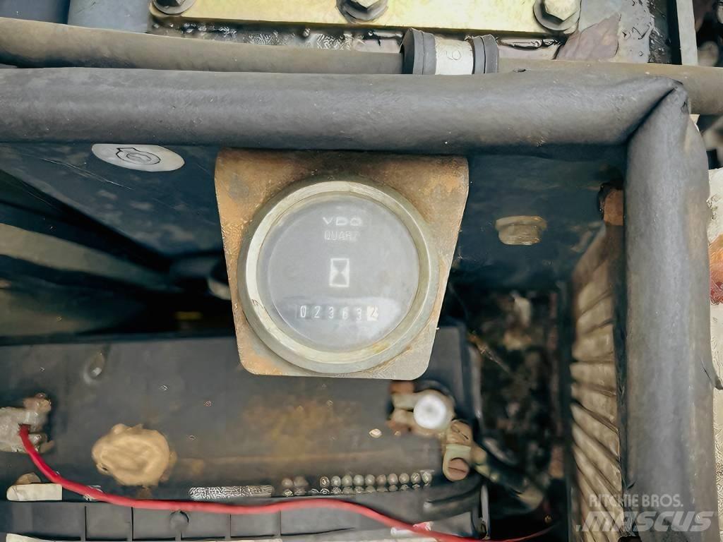 Bomag BW 100 AD-3 Valjci sa duplim bubnjem