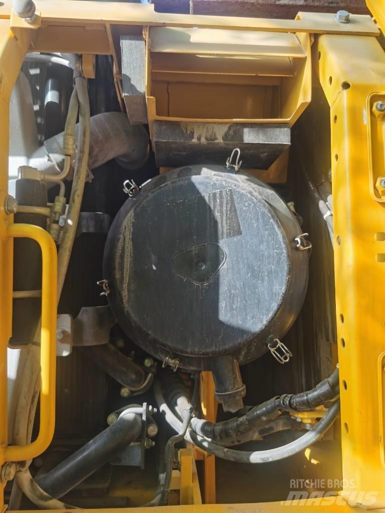 Komatsu PC 460-8 Bageri guseničari